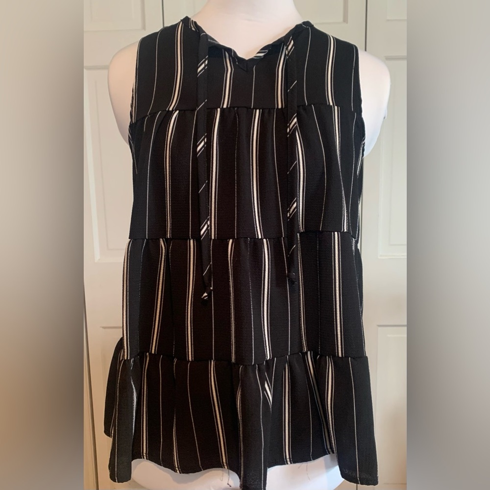 Star Vixon Striped sleeveless tiered top Size: small